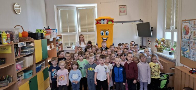 Zajęcia edukacyjne o segregacji odpadów w przedszkolu.